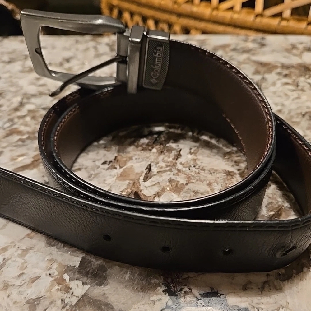 Columbia Men's Black Leather Belt
